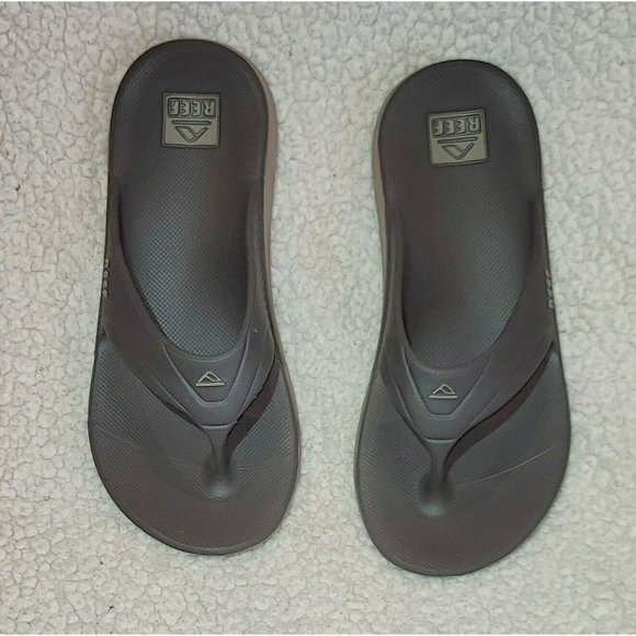 Reef Other - Reef Mens Size 10 Brown Synthetic Filp Flops excellent condition no wear.